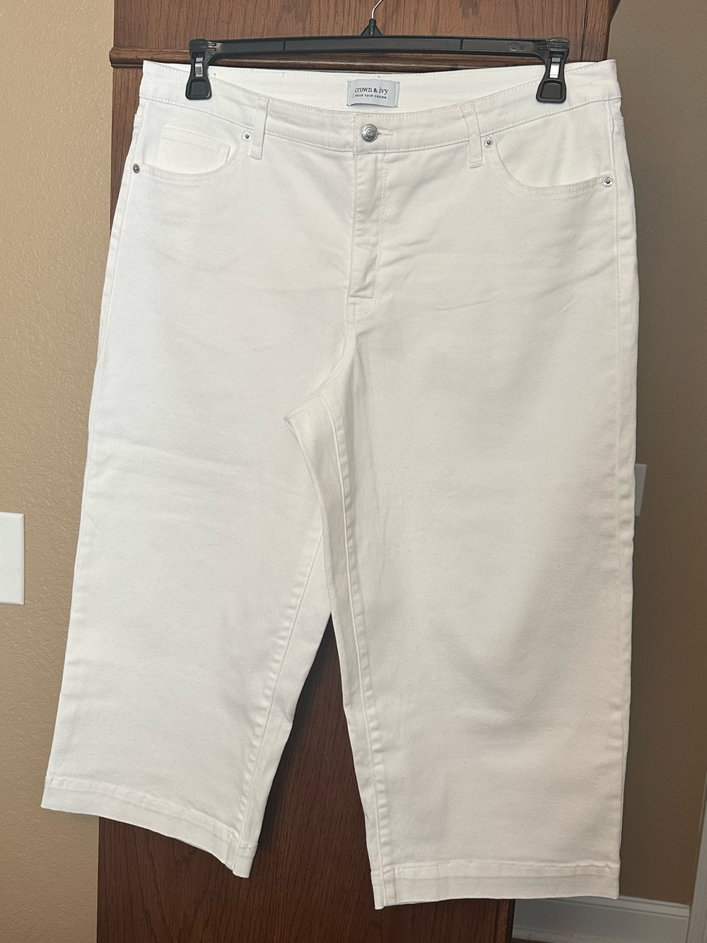 crown & ivy White Denim Cropped Jeans with Leather Patch